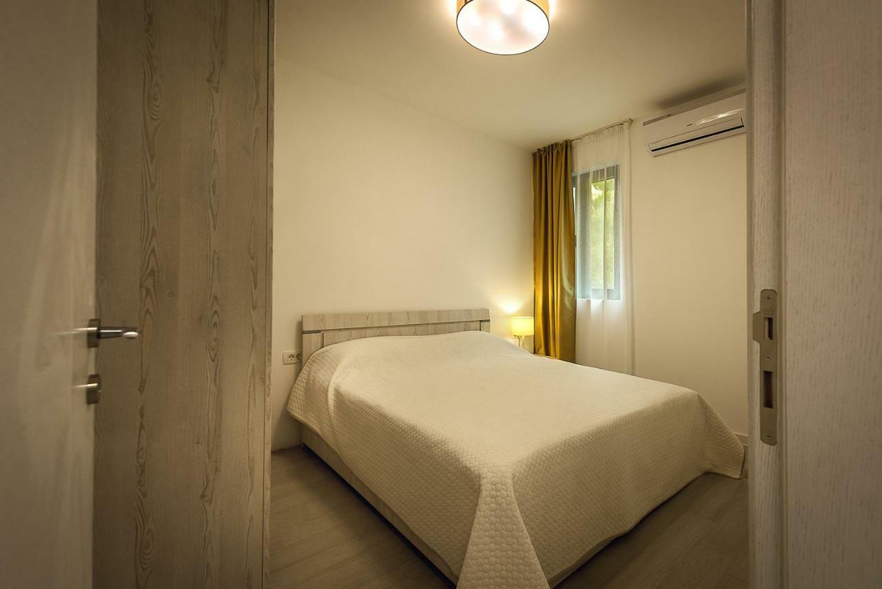 Adria Lux Apartmens 2 Sveti Stefan Exteriör bild